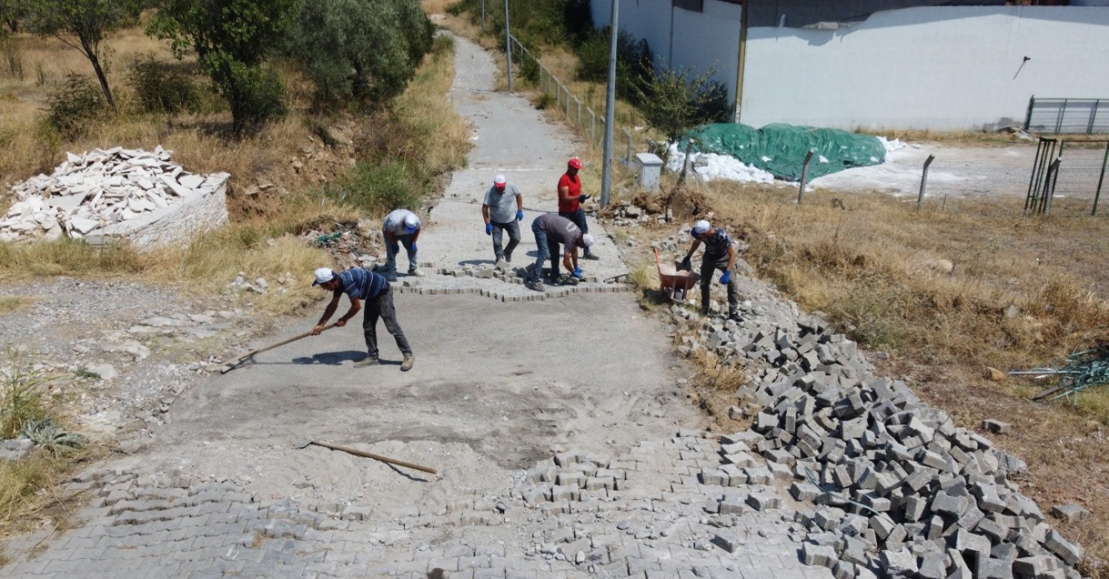 BELEDİYEMİZDEN YENİ SANAYİ SİTESİNDE YOL BAKIM ONARIM ÇALIŞMASI