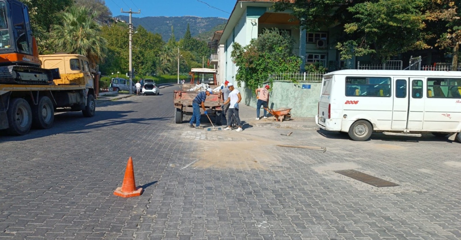 İlçemizde Yol Bakım ve Onarım Çalışmaları Hız Kesmeden Devam Ediyor