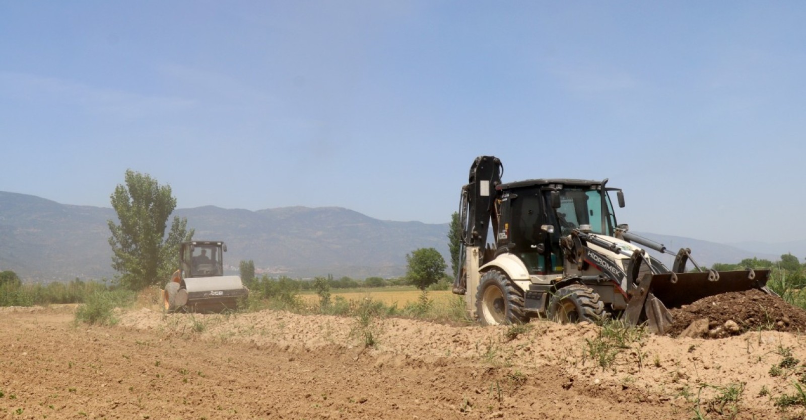 Bozdoğan Belediyesi Ova Yollarında çalışmaları aralıksız devam ediyor