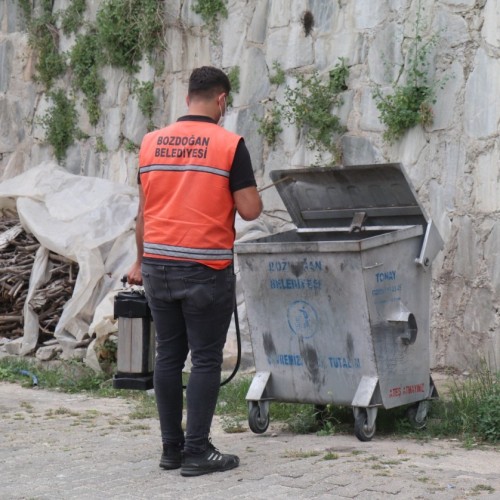 Çöp Konteynerleri Dezenfeksiyon Çalışmalarımız Devam Ediyor